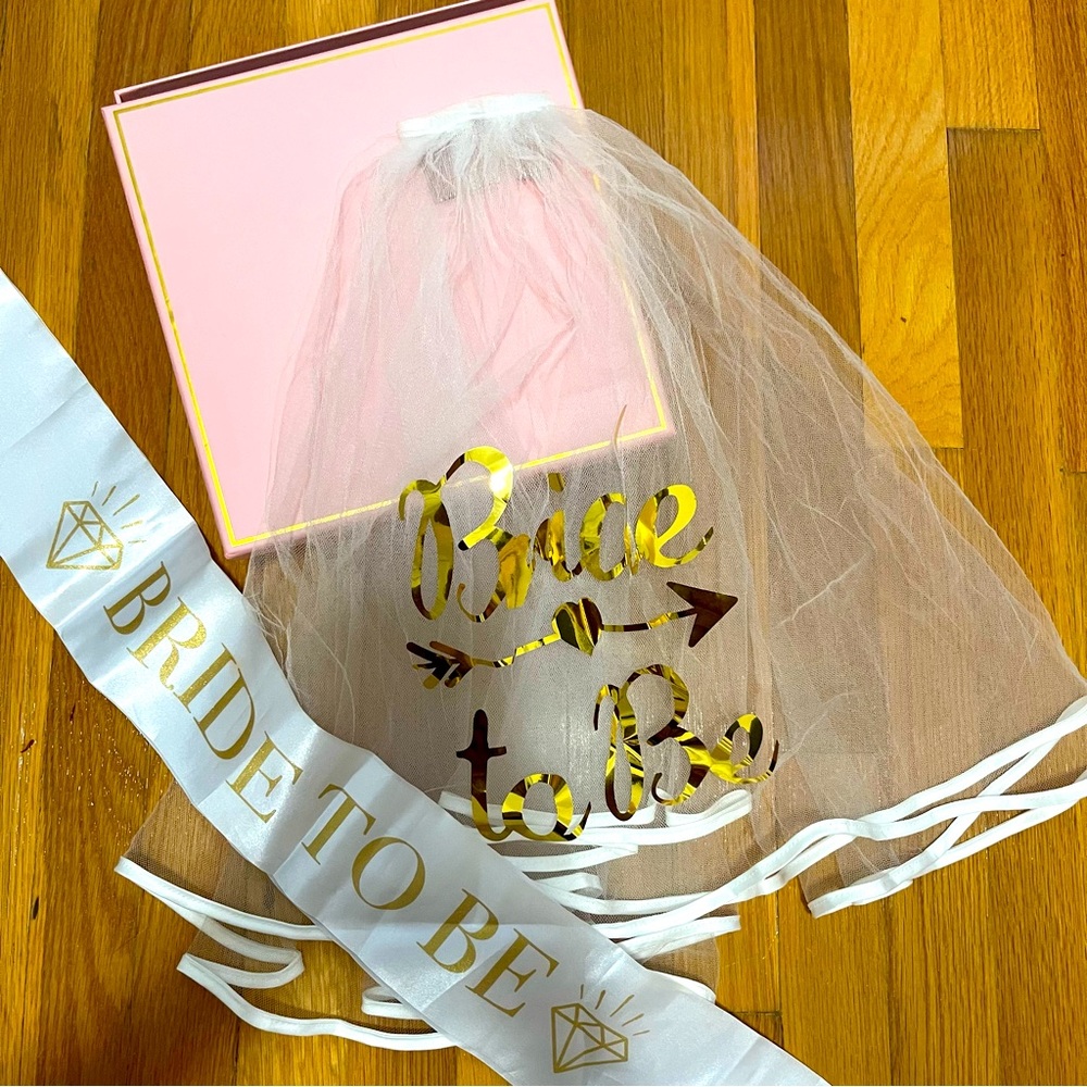 Bride to be Accessories box included